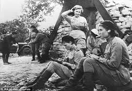 زنان روس در لباس سربازی نقش بسزایی در پیروزی ارتش سرخ بر المان نازی داشتند